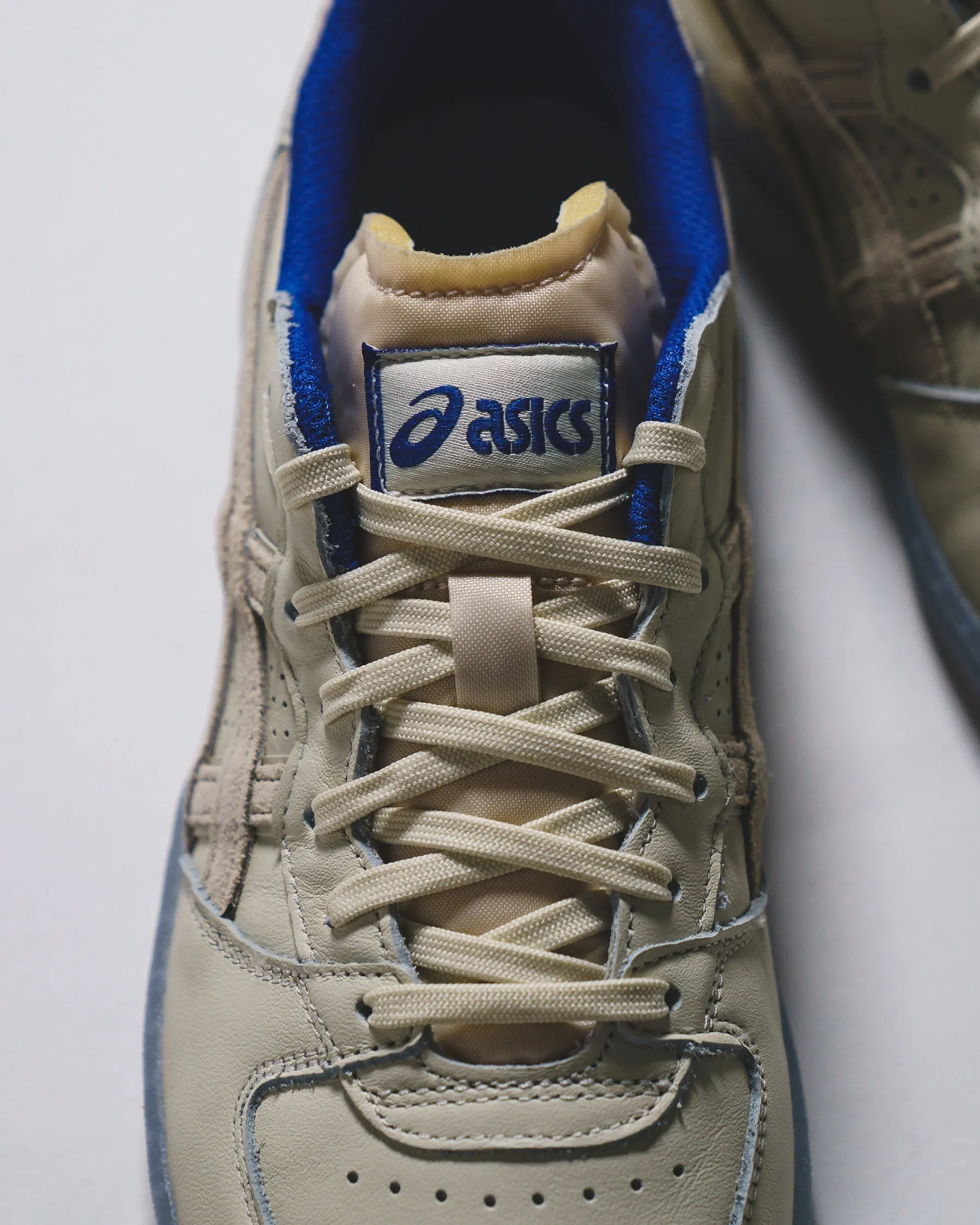 Asics Unisex Skyhand OG Pale Oak Vanilla Core 1203A613-200