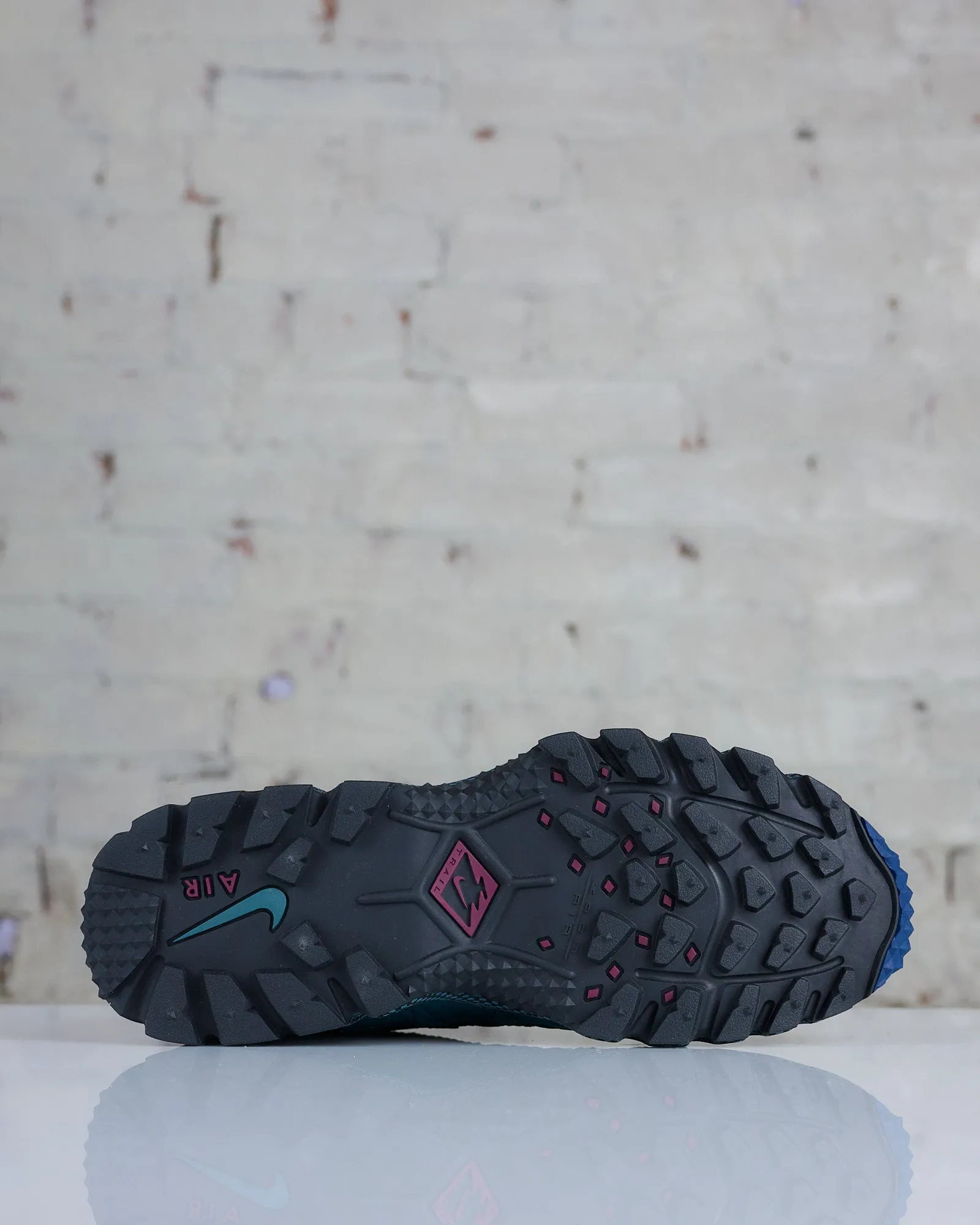 Nike Men's Air Humara QS Silver/Desert Bronze-Midnight Navy-Black
